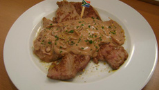 Bife acebolado com molho à Africa do Sul