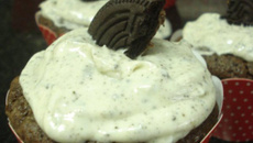 Cupcake de negresco com geleia