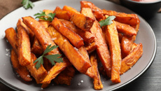 Cenoura na airfryer: palitos crocantes, saudáveis e fáceis de fazer