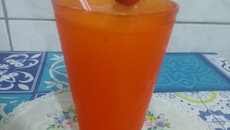 Suco refrescante de limão e laranja
