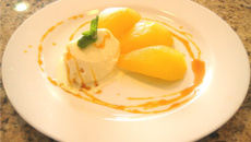 Pera em calda de tangerina