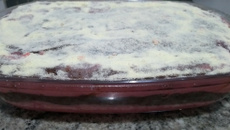 Mousse de morango com chocolate derretido