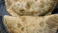 Massa de pastel com creme de leite e farinha