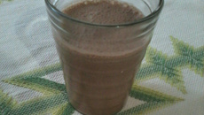 Batida de frutas e chocolate