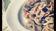 Farfalle com Sardinha e Tomate