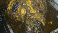 Pernil inteiro assado a moda do Noé