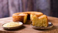 Bolo de bagaço de milho verde