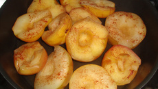 Maçã de micro-ondas com canela