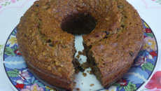 Bolo de maçã com nozes e passas