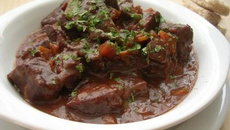 Picadinho de Terneiro ao Vinho Tinto