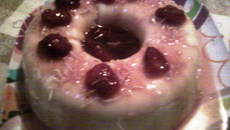 Manjar branco com calda de morango