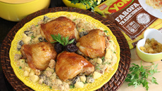 Sobrecoxas assadas com farofa de frutas