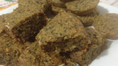 Bolo de banana, aveia, passas e sem açúcar