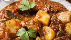 Pernil picado com batatas