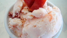 Sorvete de iogurte e goiabada cascão