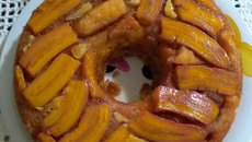 Bolo com banana caramelizada