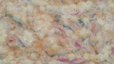 Penne colorido ao molho de camarão 5 queijos