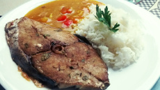 Cavala assada no micro-ondas