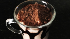 Milk shake de achocolatado crocante com amendoim