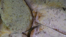 Berinjela ao forno com queijo fresco