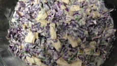 Salada de repolho com abacaxi e creme de leite