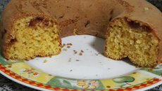 Bolo de fubá com goiabada