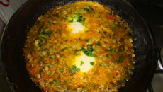 Guandu ou andú (moquequinha com ovos)