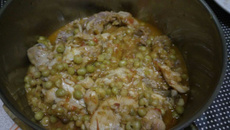 Coxa de frango com ervilhas