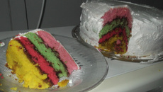 Bolo arco-íris