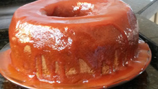 Bolo de fubá com goiabada