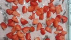 Bolo de travessa de morango