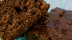 Bolo de chocolate integral com cobertura