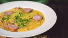 Canjiquinha de milho com costelinha de porco