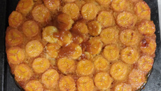 Torta de banana caramelizada