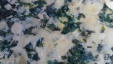 Omelete assado com ervas finas e abobrinhas