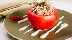 Tomates recheados com atum