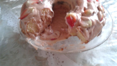 Bolo delícia de morango