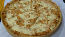 QUICHE DE FRANGO COM REQUEIJÃO