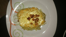 Batata recheada com estrogonofe de frango