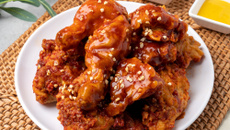 Frango frito coreano com molho agridoce