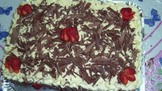 Bolo de morango e nata