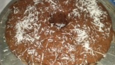 Bolo de chocolate com recheio de doce de leite