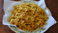 Macarrão gravatinha frito (aperitivo)
