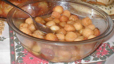 Bolinhas de queijo na calda