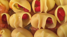 Macarrão de concha recheado