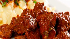 Músculo picado com purê de mandioca