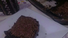 Bolo simples de chocolate