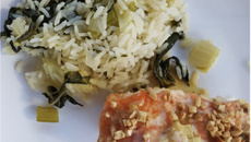 Salmão ao molho de gorgonzola e mel com castanhas