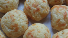 Pão de queijo com provolone