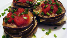 Minitartes de berinjela e queijo